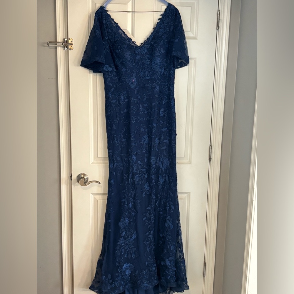 Chic Navy Floral Lace long Dress